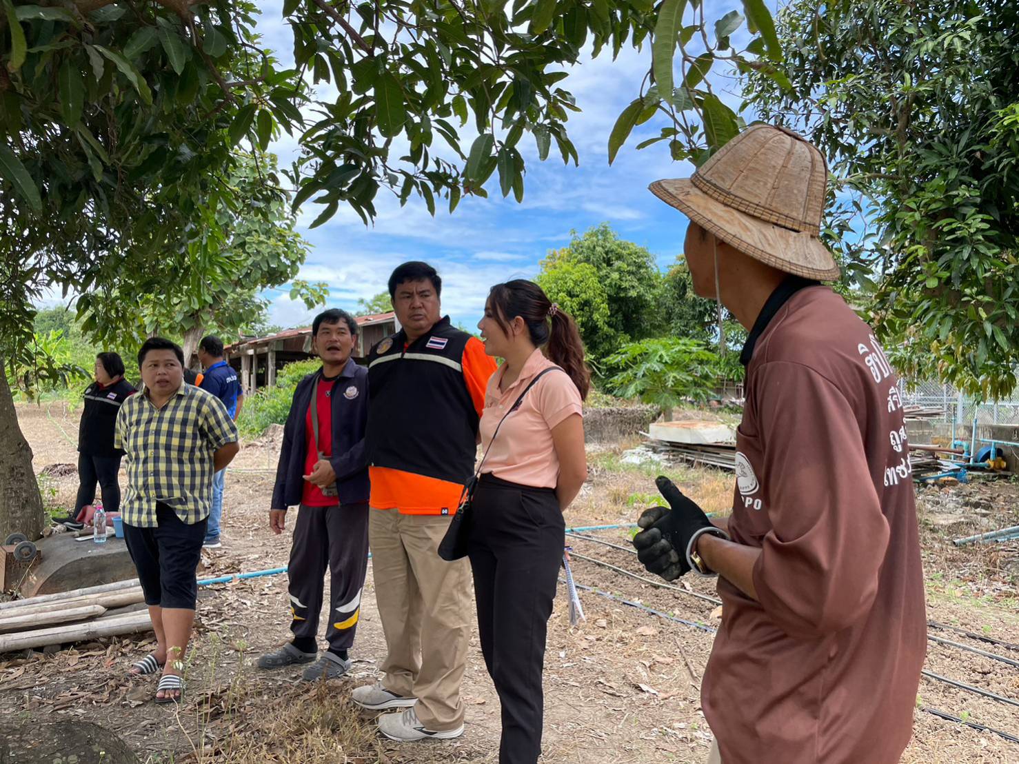 ร่วมติดตามการดำเนินงานโครงการธนาคารผลผลิตสัตว์แบบมีส่วนร่วมแหล่งน้ำบึงหนองรี และโครงการส่งเสริมอาชีพประมง อำเภอสามชุก จังหวัดสุพรรณบุรี