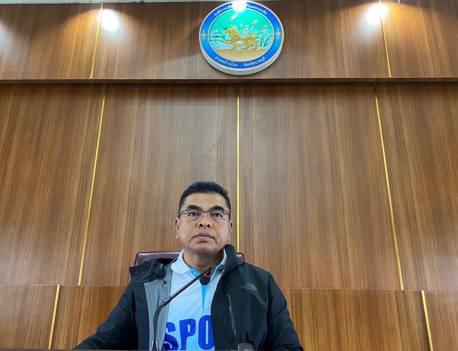ร่วมประชุมหารือในการจับจระเข้จากบึงหนองอ้อ
