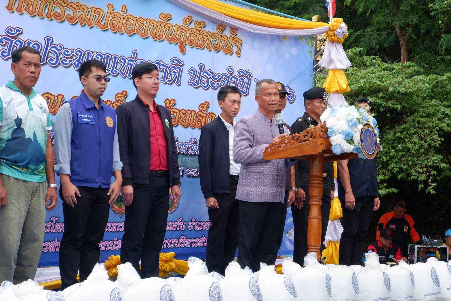 จังหวัดเพชรบูรณ์ ปล่อยพันธุ์สัตว์น้ำ 200,097 ตัว เนื่องในวันประมงแห่งชาติ ประจำปี 2566 และสถาปนากรมประมงครบรอบปีที่ 97