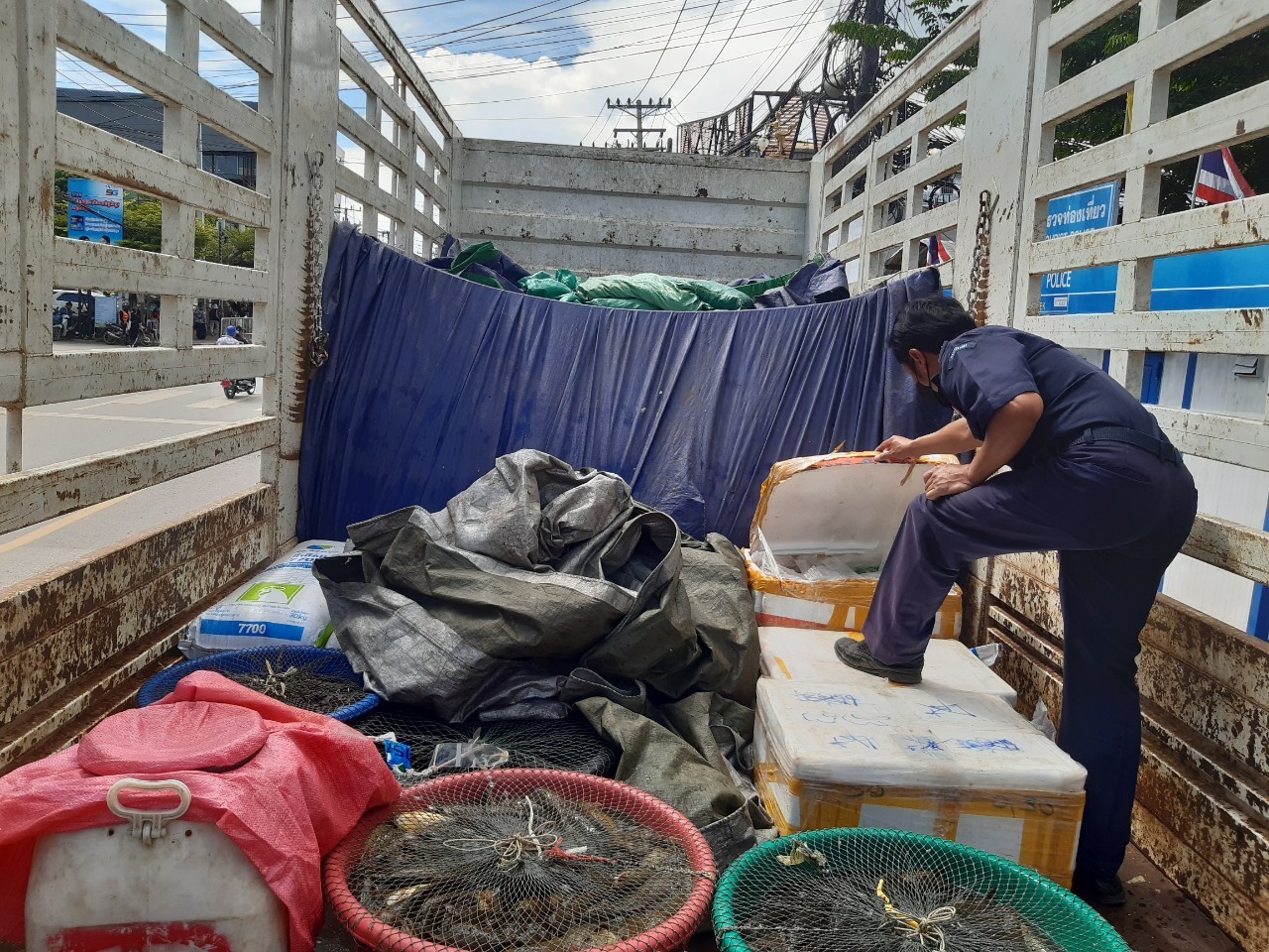 ตรวจสินค้าประมงที่นำเข้า ส่งออก ทางจุดผ่านแดนถาวรบ้านคลองลึก..คลิก