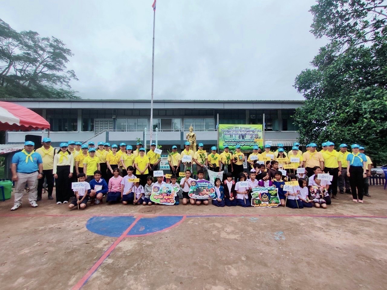 สำนักงานประมงอำเภอท่าลี่ โดยนางสาววารุณี เจ็กรัก ประมงอำเภอท่าลี่ ร่วมกิจกรรมโครงการจิตอาสาสร้างความมั่นคงทางอาหาร เพื่อบำบัดทุกข์ บำรุงสุข แบบบูรณาการ ณ โรงเรียนบ้านหนองบง หมู่ที่ 2 ตำบลน้ำทูน อำเภอท่าลี่ จังหวัดเลย..คลิก