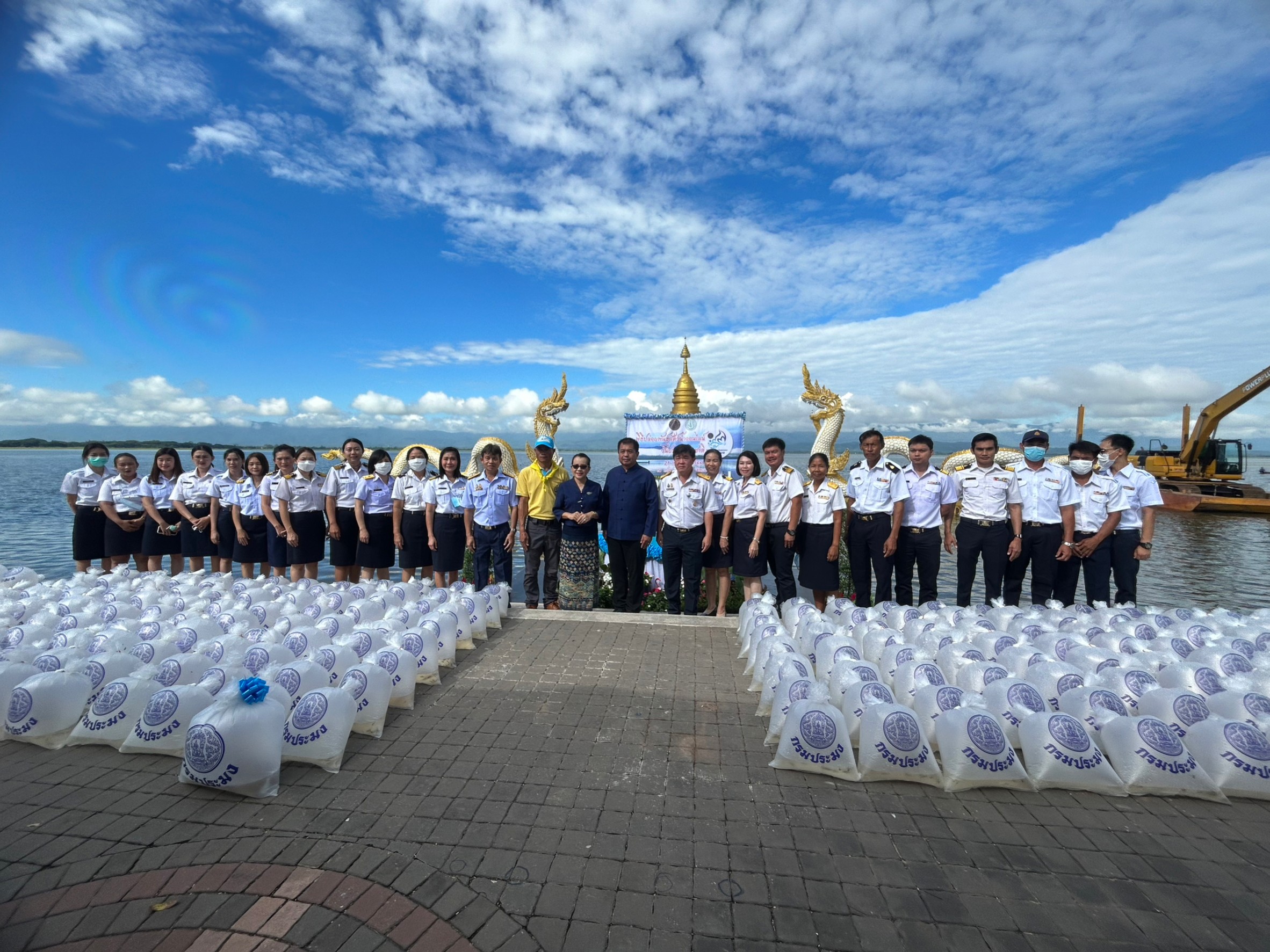 พิธีปล่อยพันธุ์สัตว์น้ำออนไลน์ ประจำปี 2566 เนื่องในวันครบรอบวันสถาปนากรมประมง ปีที่ 97
