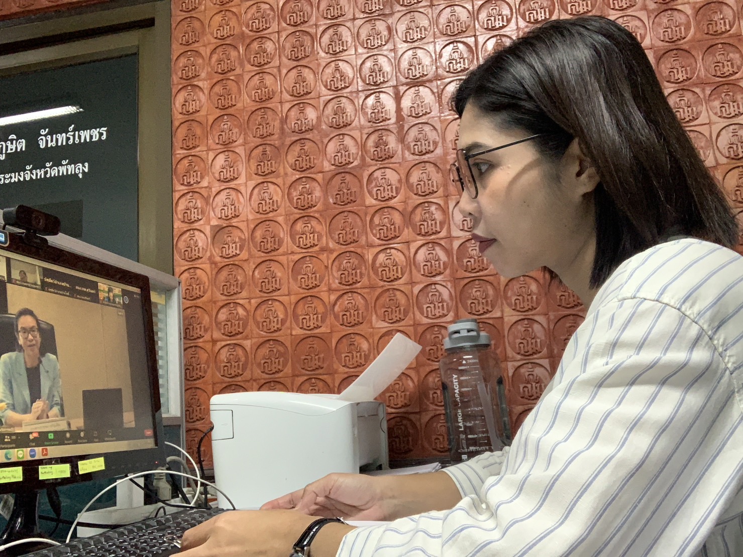 นักวิชาการประมงปฏิบัติการ เข้าร่วมประชุมชี้แจง การจัดทำปฏิทินผลผลิตสินค้าเกษตรรายเดือนระดับจังหวัดเพื่อ การบริหารจัดการความมั่นคงอาหารและโภชนาการ ประจำปี 2566  ผ่านระบบทางไกล zoom meeting..คลิก