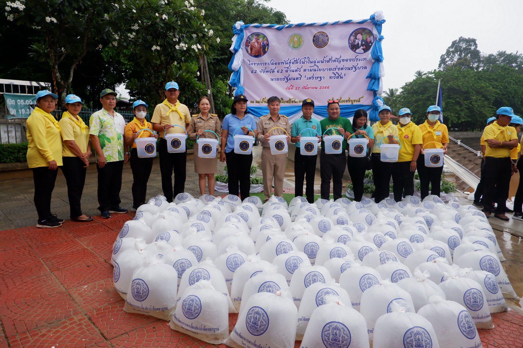 จังหวัดเพชรบูรณ์ปล่อยพันธุ์สัตว์น้ำลงสู่ลุ่มน้ำป่าสัก 1 ล้านตัว ตามนโยบายเร่งด่วนของรัฐบาล..คลิก