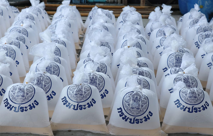 รัฐมนตรีว่าการกระทรวงเกษตรและสหกรณ์ ในภาระกิจการติดตามงานนโยบายเร่งด่วนของรัฐบาล ณ สมาคมการประมงระยอง..คลิก