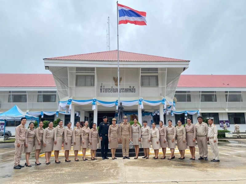 ประมงอำเภอบรรพตพิสัย เข้าร่วมกิจกรรมเคารพธงชาติและร้องเพลงชาติไทย เนื่องในวันพระราชทานธงชาติไทย 28 กันยายน 2566..คลิก