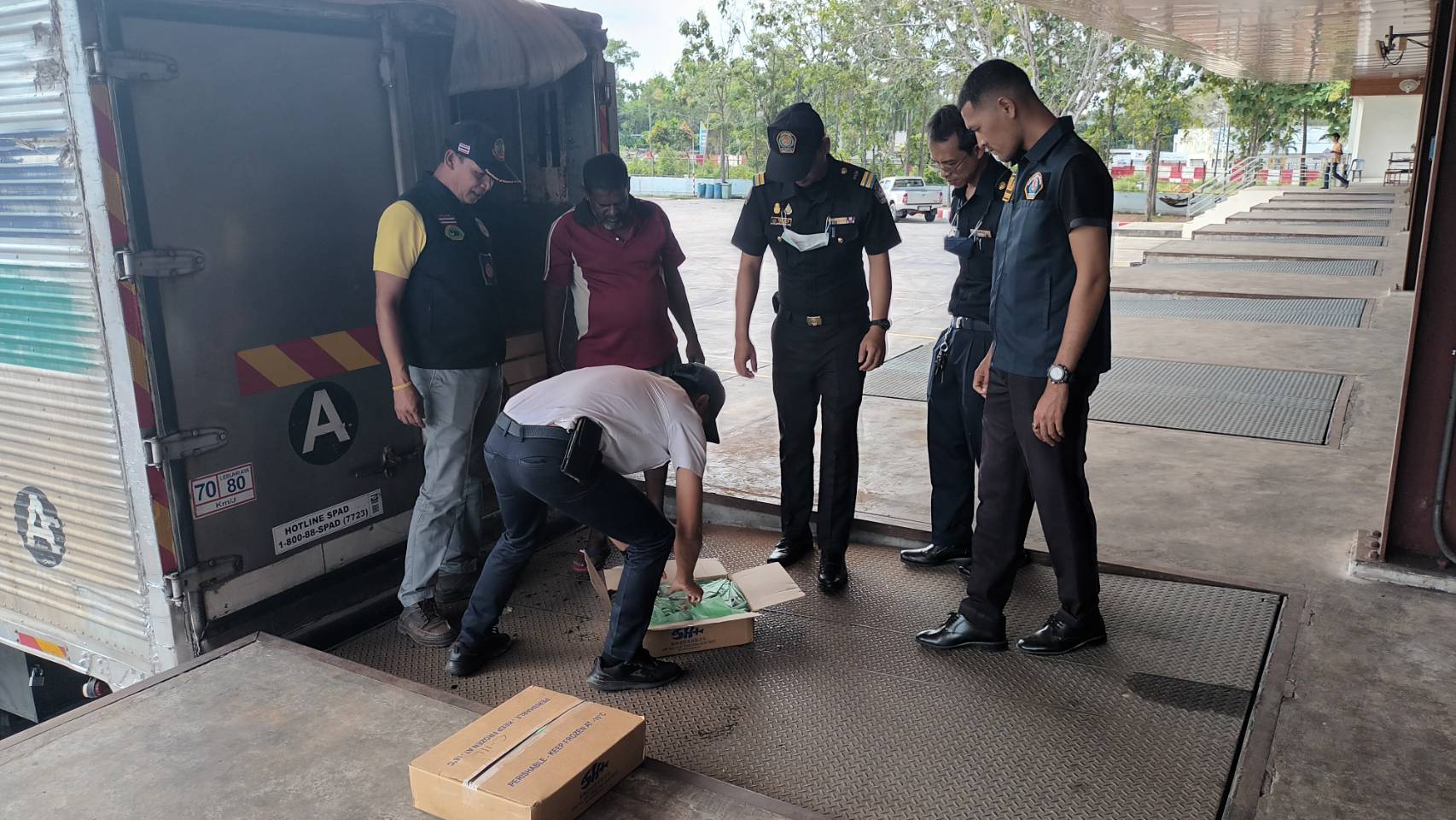 คุมเข้ม ด่านตรวจประมงปาดังเบซาร์ ตรวจป้องกันการลักลอบนำเข้าสินค้าสัตว์น้ำ 3 ต.ค. 66..คลิก