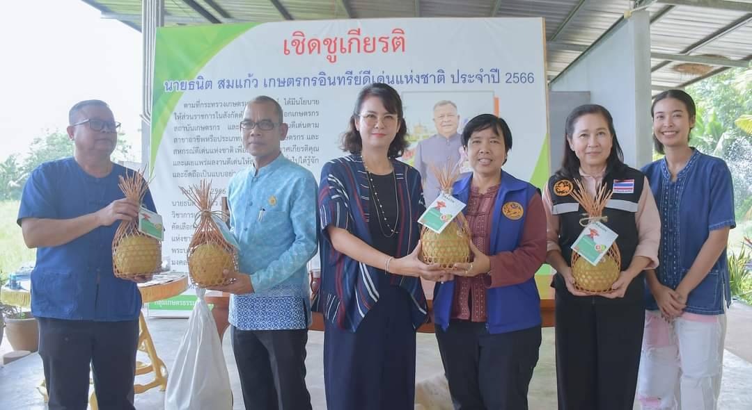 นายอำเภอ?เมือง?พัทลุง? ประมงอำเภอเมืองพัทลุง ให้การ?ต้อนรับ??  ผู้ว่าราชการจังหวัดพัทลุง ลง?พื้นที่?ตรวจเยี่ยม?และ?ติดตามการขับเคลื่อนโครงการอำเภอบำบัดทุกข์ บำรุงสุข แบบบูรณาการอย่างยั่งยืน? และโครงการหนึ่งตำบล หนึ่งหมู่บ้านยั่งยืน (Sustainable Village)   พื้นที่?ตำบล?ท่าแค? อำเภอเมือง?พัทลุง? จังหวัด?พัทลุง?..คลิก