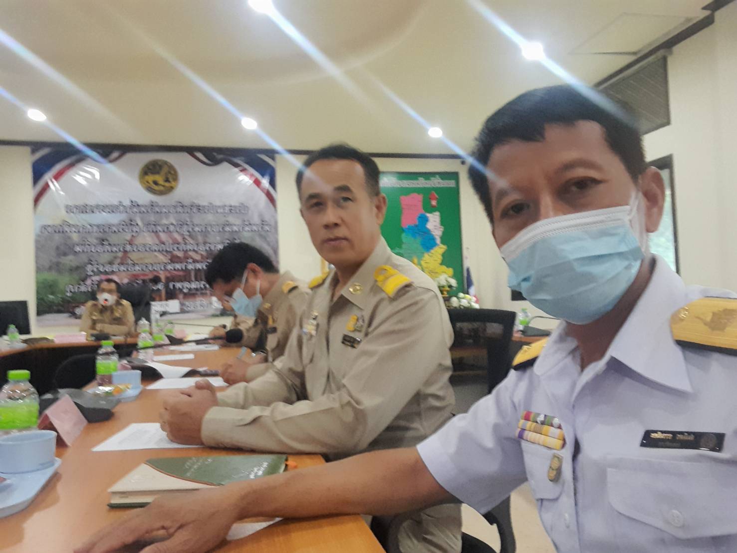 นายสมมิตร ธรรมมิยะ ประมงอำเภอสุวรรณคูหา ร่วมประชุมประจำเดือนหัวหน้าส่วนราชการ หัวหน้าหน่วยงานรัฐวิสาหกิจ ผู้บริหารองค์กรปกครองส่วนท้องถิ่น ผู้บริหารสถานศึกษา และหัวหน้าหน่วยงานอื่นของรัฐ ครั้งที่ 10/2566 ประจำเดือนตุลาคม 2566 ณ ห้องประชุมภูผาแดง ที่ว่าการอำเภอสุวรรณคูหา โดยได้รายงานการช่วยเหลือเยียวยาเกษตรกรผู้ประสบภัยธรรมชาติ  (น้ำท่วม) ด้านประมง  ที่ผ่านมา และการขึ้นทะเบียนผู้เลี้ยงสัตว์น้ำ ฯ..คลิก