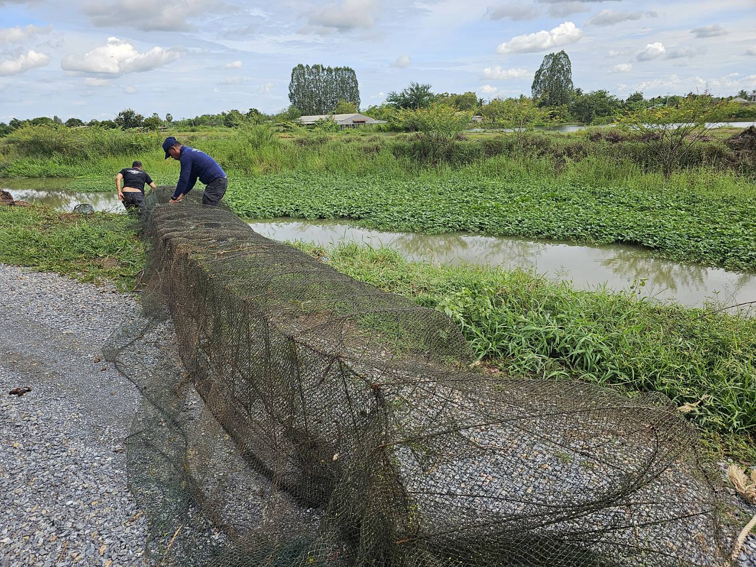 สำนักงานประมงจังหวัดสุพรรณบุรี ออกตรวจปราบปรามผู้กระทำผิดพระราชกำหนดการประมง พ.ศ. 2558 และที่แก้ไขเพิ่มเติม..คลิก