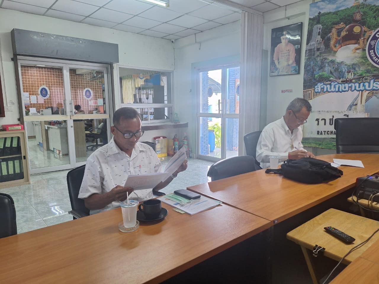 จัดประชุมคณะทำงานแก้ไขปัญหาการเลี้ยงกุ้งทะเล จังหวัดราชบุรี ครั้งที่ 5/2566
