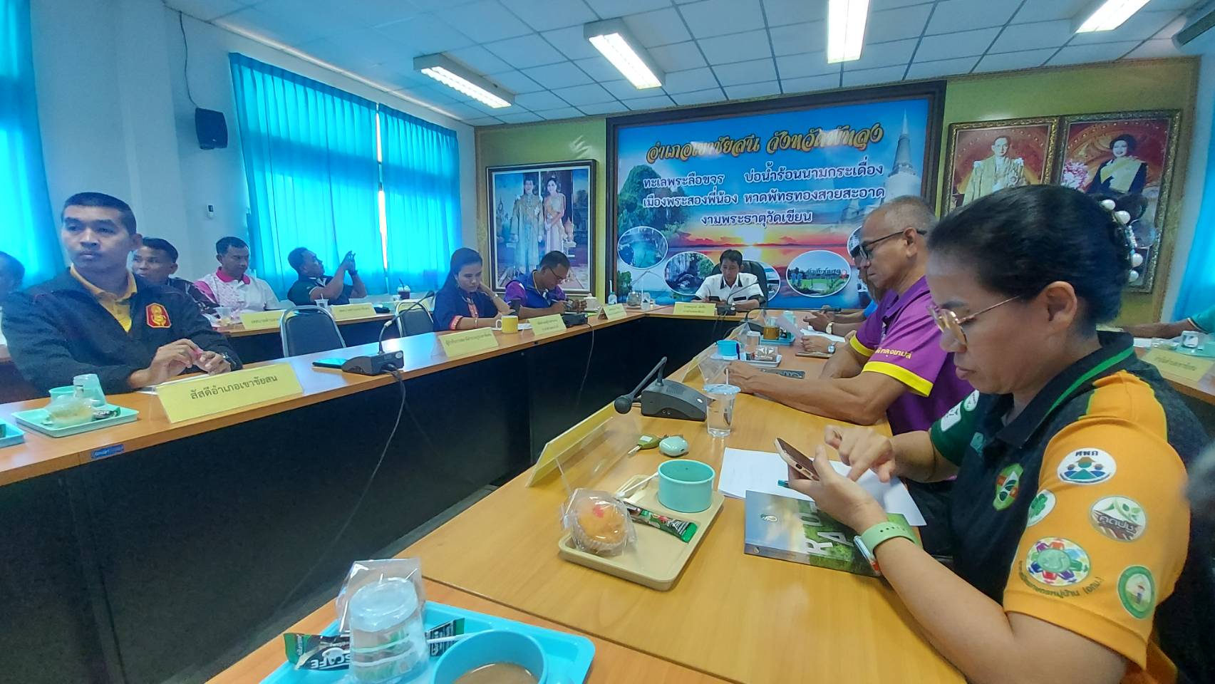 ประมงอำเภอเขาชัยสน ร่วมประชุมประจำเดือน หัวหน้าส่วนราชการฯ  และได้ประชาสัมพันธ์ข้อราชการของ สำนักงานประมงอำเภอเขาชัยสน..คลิก