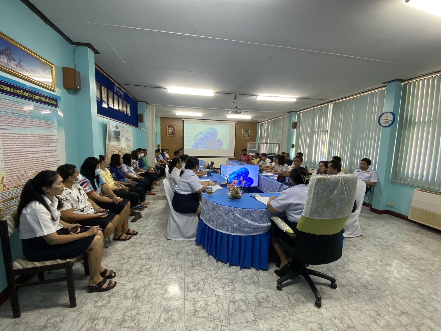 ประชุมเพื่อชี้แจงแผนและแนวทางการปฏิบัติงาน ในปีงบประมาณ 2567 และสรุปรายงานผลการปฏิบัติงาน ประจำปีงบประมาณ 2566..คลิก