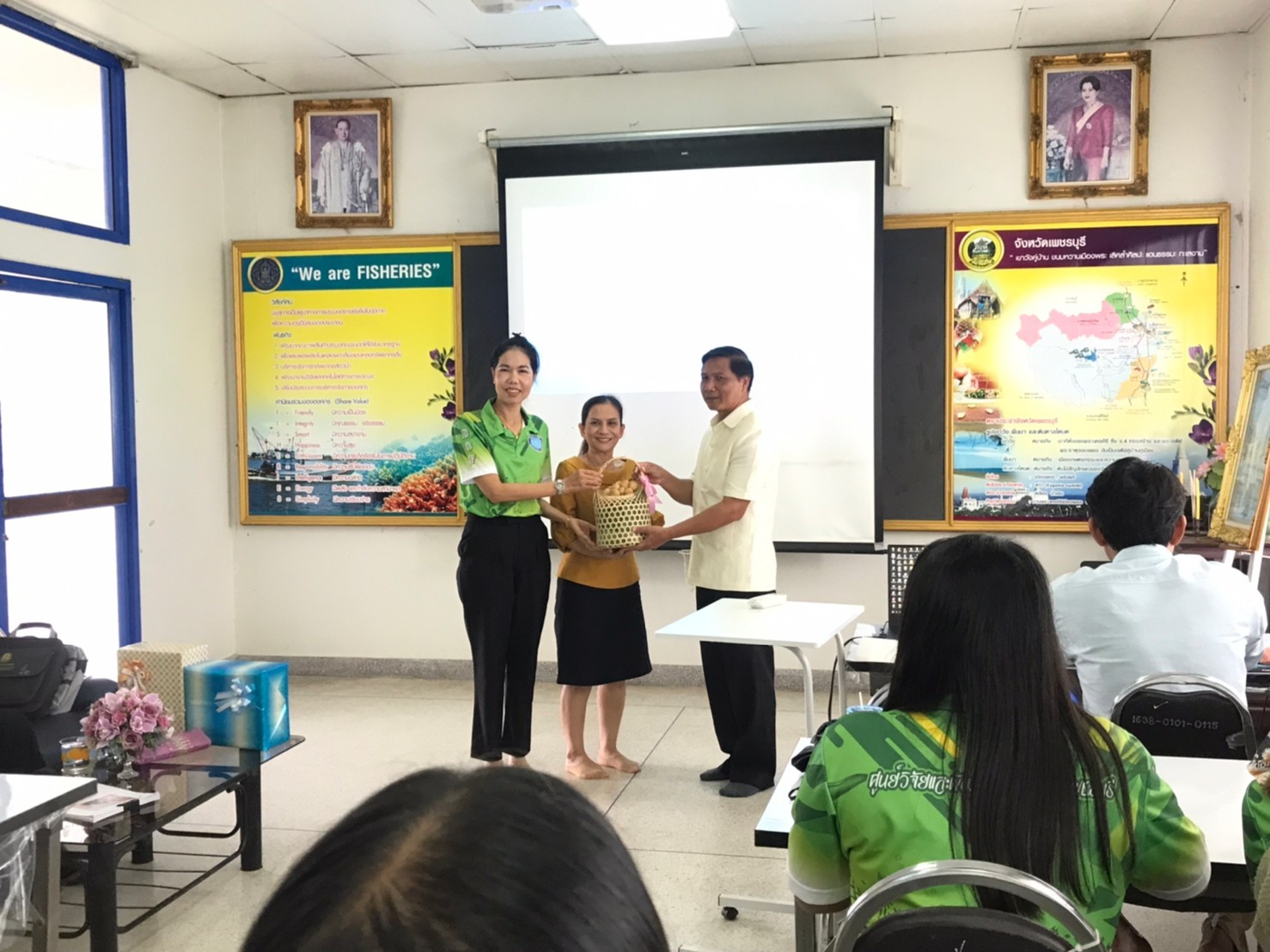 อบรมการพัฒนาบุคลิกภาพให้กับข้าราชการ พนักงานราชการ ลูกจ้างอื่น ๆ ที่ปฏิบัติหน้าที่ในหน่วยงาน เพื่อเสริมสร้างบุคลิกภาพที่ดีและเสริมสร้างความเชื่อมั่นในการปฏิบัติงาน..คลิก