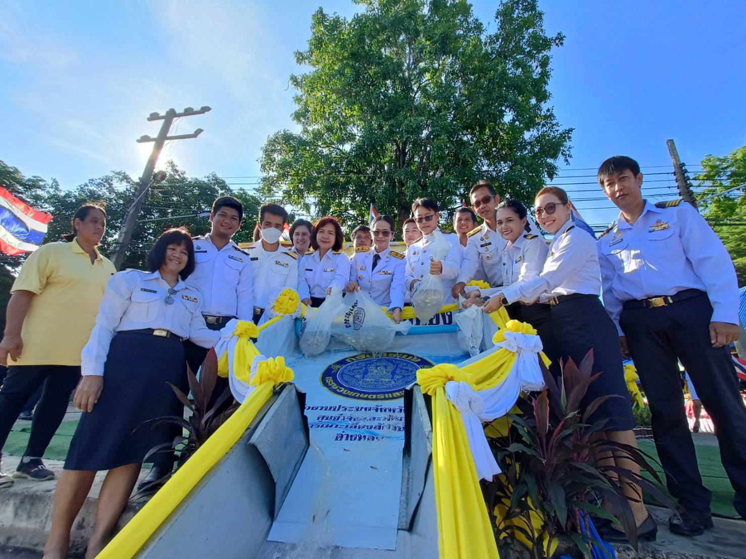 จัดพิธีปล่อยพันธุ์สัตว์น้ำ เนื่องในวันนวมินทรมหาราช 13 ตุลาคม