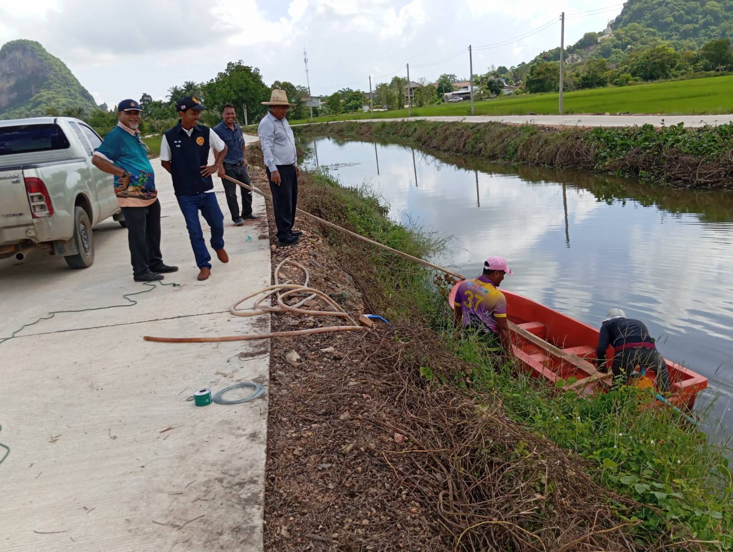 ประมงอำเภอเมืองพัทลุง ร่วมจัดสถานที่ปล่อยพันธุ์สัตว์น้ำในกิจกรรม เทิดพระเกียรติและถวายเป็นระราชกุศล ณ บริเวณริมคลองภู่  (ทำนบหัวโข) หมู่ที่ 5และหมู่ที่9 ตำบลปรางหมู่ อำเภอเมือง จังหวัดพัทลุง..คลิก