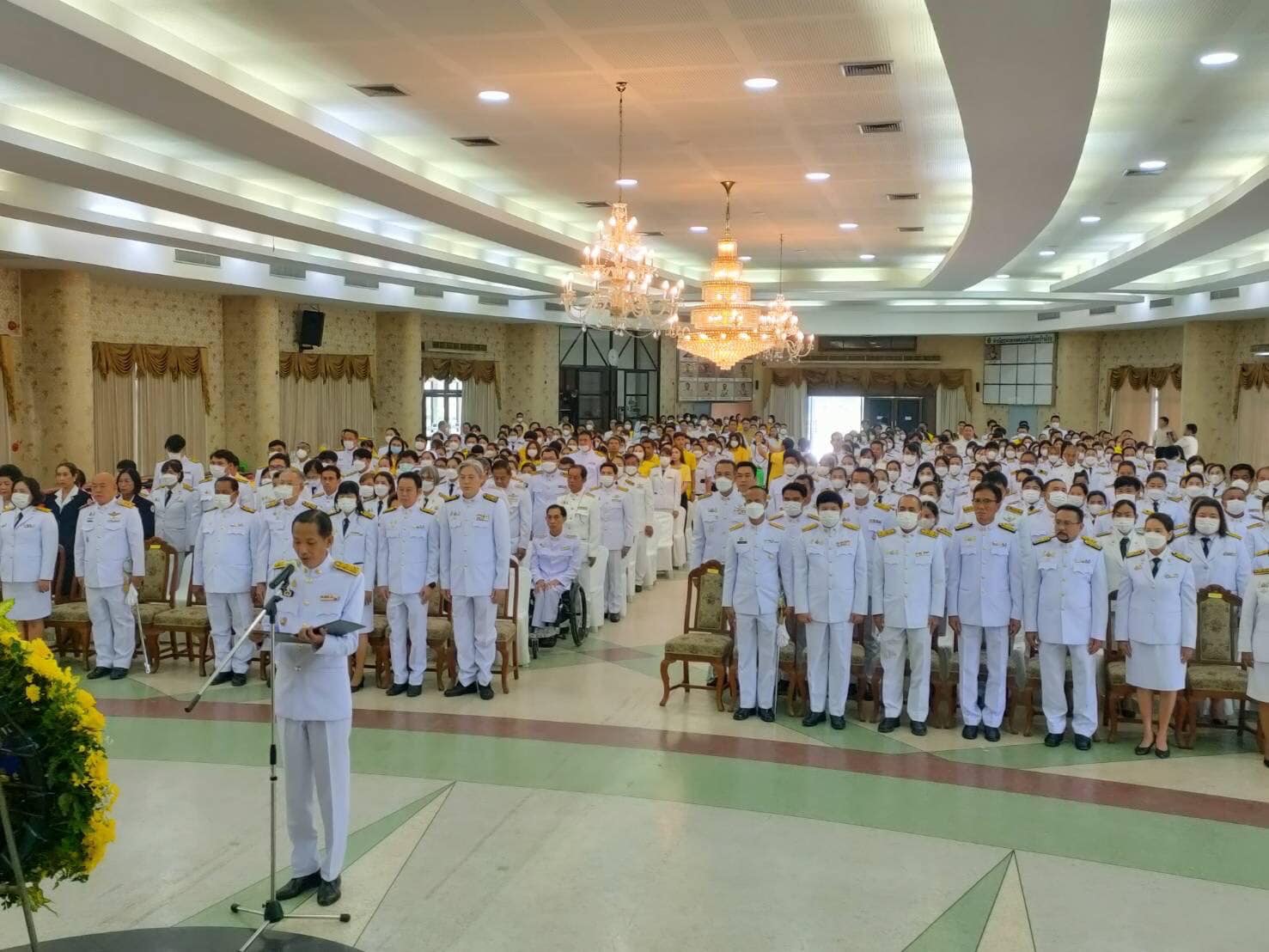 ร่วมพิธีทำบุญตักบาตรถวายพระราชกุศล และพิธีวางพวงมาลา เนื่องในวันที่ 13 ตุลาคม “วันนวมินทรมหาราชา”..คลิก