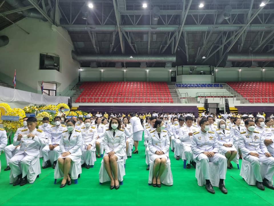 เข้าร่วมพิธีทำบุญตักบาตรถวายพระราชกุศล และพิธีวางพวงมาลา เนื่องในวันที่ 13 ตุลาคม “วันนวมินทรมหาราช”..คลิก