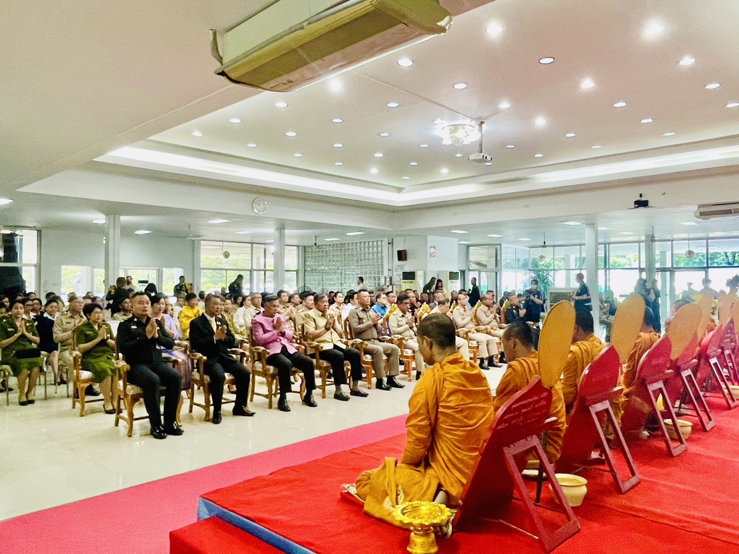 ร่วมพิธีทำบุญวันสถาปนา มทบ.27 ค่ายประเสริฐสงคราม ครบรอบปีที่ 40..คลิก