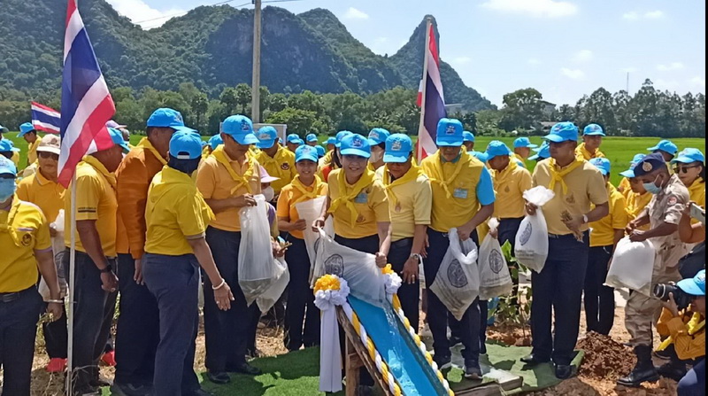ร่วมกิจกรรมปล่อยพันธุ์ปลากินพืช เพื่อถวายเป็นพระราชกุศล..คลิก
