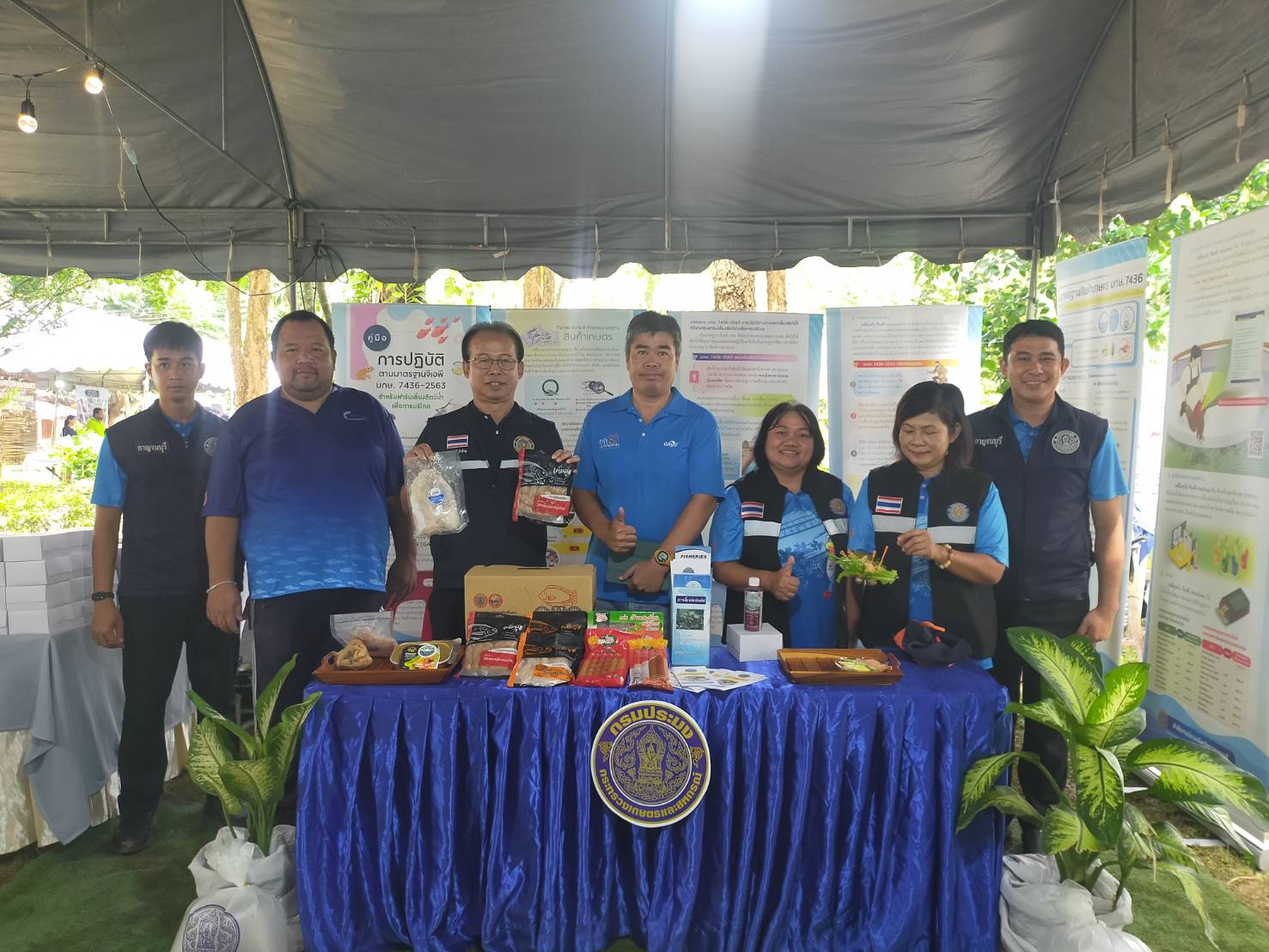 รัฐมนตรีช่วยว่าการกระทรวงเกษตรและสหกรณ์ นายไชยา พรหมา และคณะฯ  ลงพื้นที่เยี่ยมชมวิสาหกิจชุมชนบ้านตอไม้แดง..คลิก