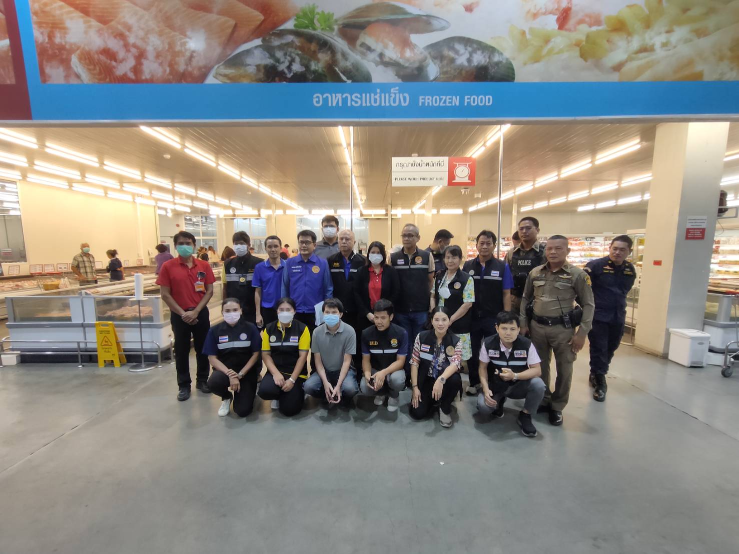 สำนักงานประมงจังหวัดสุพรรณบุรี เข้าร่วมตรวจเฝ้าระวังป้องกันการลักลอบการนำเข้าสินค้าเกษตรผิดกฎหมายตามนโยบายประกาศสงครามกับสินค้าเกษตรเถื่อนของรัฐมนตรีว่าการกระทรวงเกษตรและสหกรณ์..คลิก