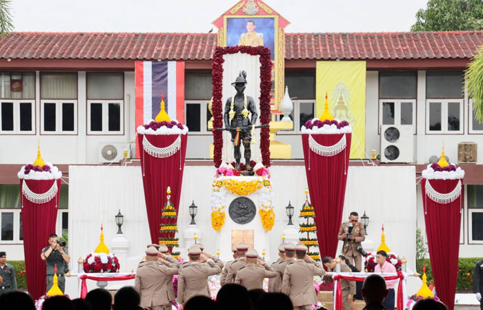 ร่วมพิธีเนื่องในวันคล้ายวันสถาปนาค่ายเจ้าพระยาบดินทรเดชา (สิงห์ สิงหเสนี)..คลิก