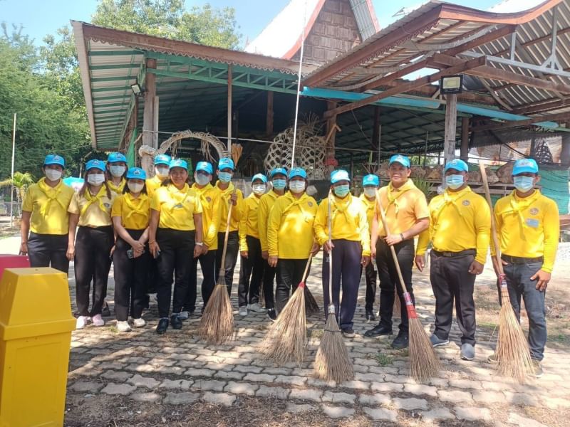 ประมงอำเภอโกรกพระ ร่วมกิจกรรมจิตอาสาพัฒนาวันสำคัญของสถาบันชาติไทย เนื่องในวันคล้ายวันพระราชสมภพ พระบาทสมเด็จพระปรเมนทรมหามงกุฎ พระจอมเกล้าเจ้าอยู่หัว..คลิก