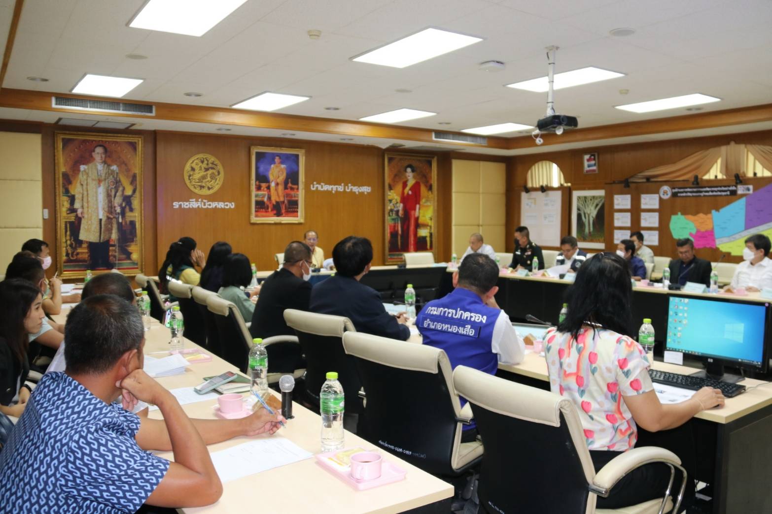 วันที่ 19 ตุลาคม 2566 นายสุวัฐน์  วงศ์สุวัฒน์ ประมงจังหวัดปทุมธานี ร่วมประชุมตณะกรรมการให้ความช่วยเหลือผู้ประสบภัยบัติจังหวัตปทุมธานี (ก.ช.ก.จ.ปทุมธานี) ครั้งที่ 1/2566 โดยมีนายอติเทพ  กมลเวชช์ รองผู้ว่าราชการจังหวัดปทุมธานี เป็นประธาน ณ ห้องราชสีห์บัวหลวง ชั้น3 ศาลากลางจังหวัดปทุมธานี..คลิก