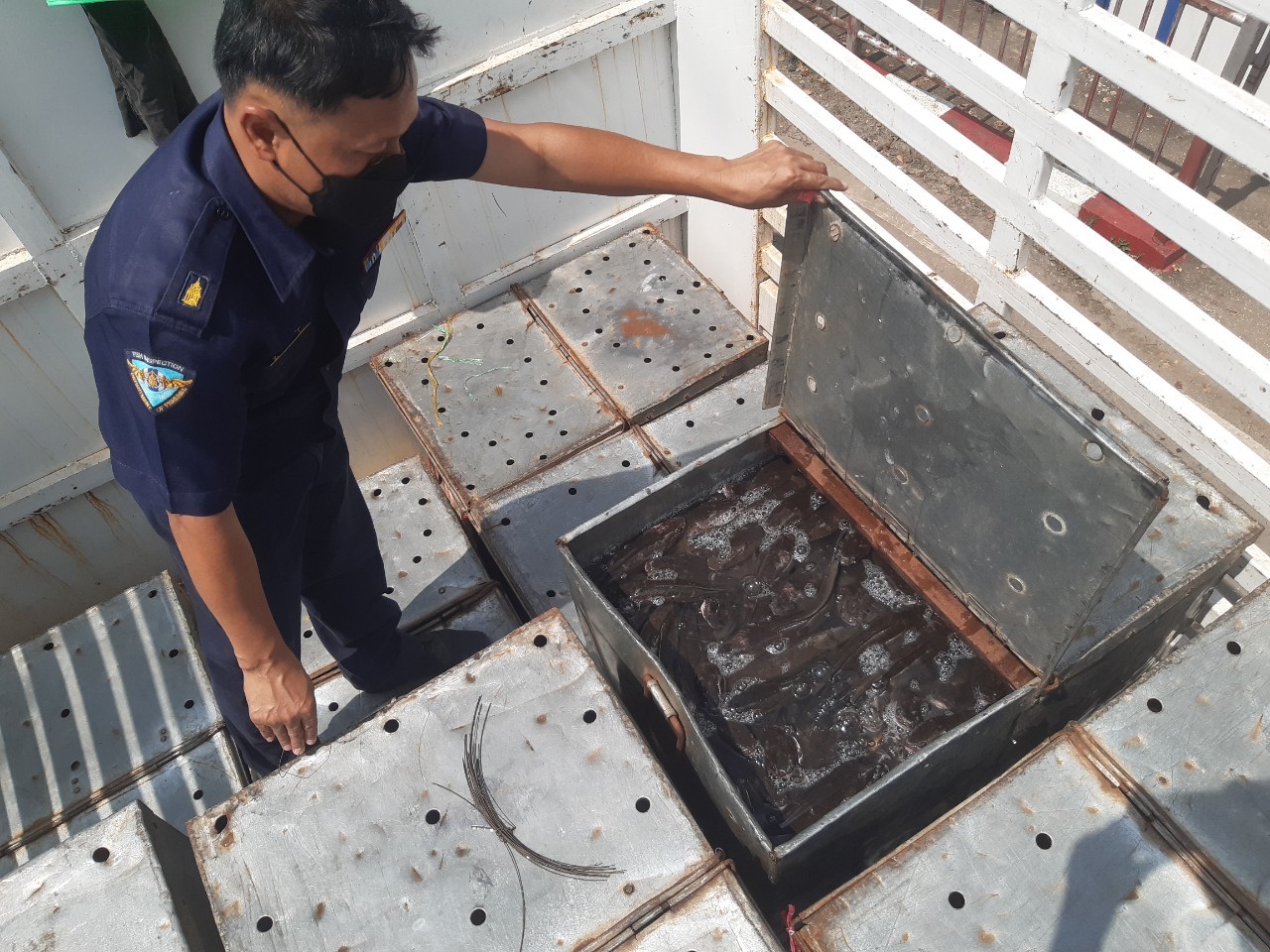 ตรวจสินค้าประมงที่นำเข้า ส่งออก ทางจุดผ่านแดนถาวรบ้านคลองลึก..คลิก