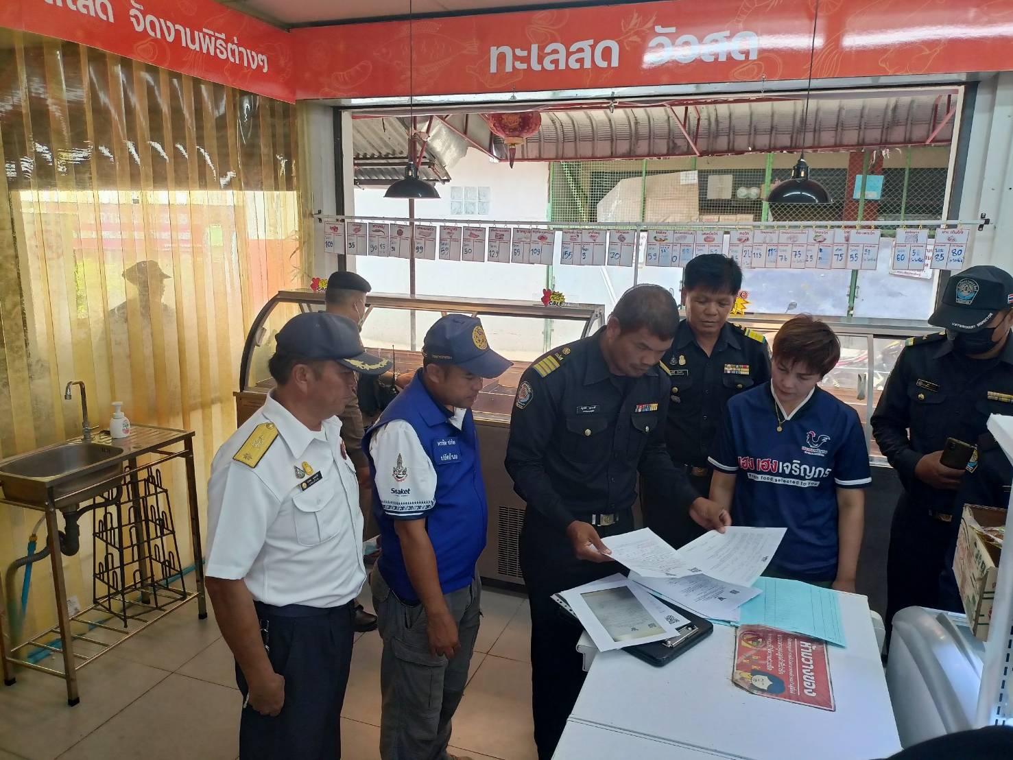ร่วมบูรณาการกับหน่วยงานที่เกี่ยวข้อง ตรวจห้องเย็น ในพื้นที่ อำเภอกันทรารมย์..คลิก