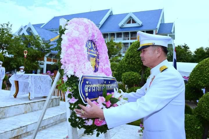 ร่วมถวายพวงมาลาสักการะพระบรมราชานุสาวรีย์พระบาทสมเด็จพระจุลจอมเกล้าเจ้าอยู่หัว รัชกาลที่ 5 เนื่องในวันปิยะมหาราช..คลิก