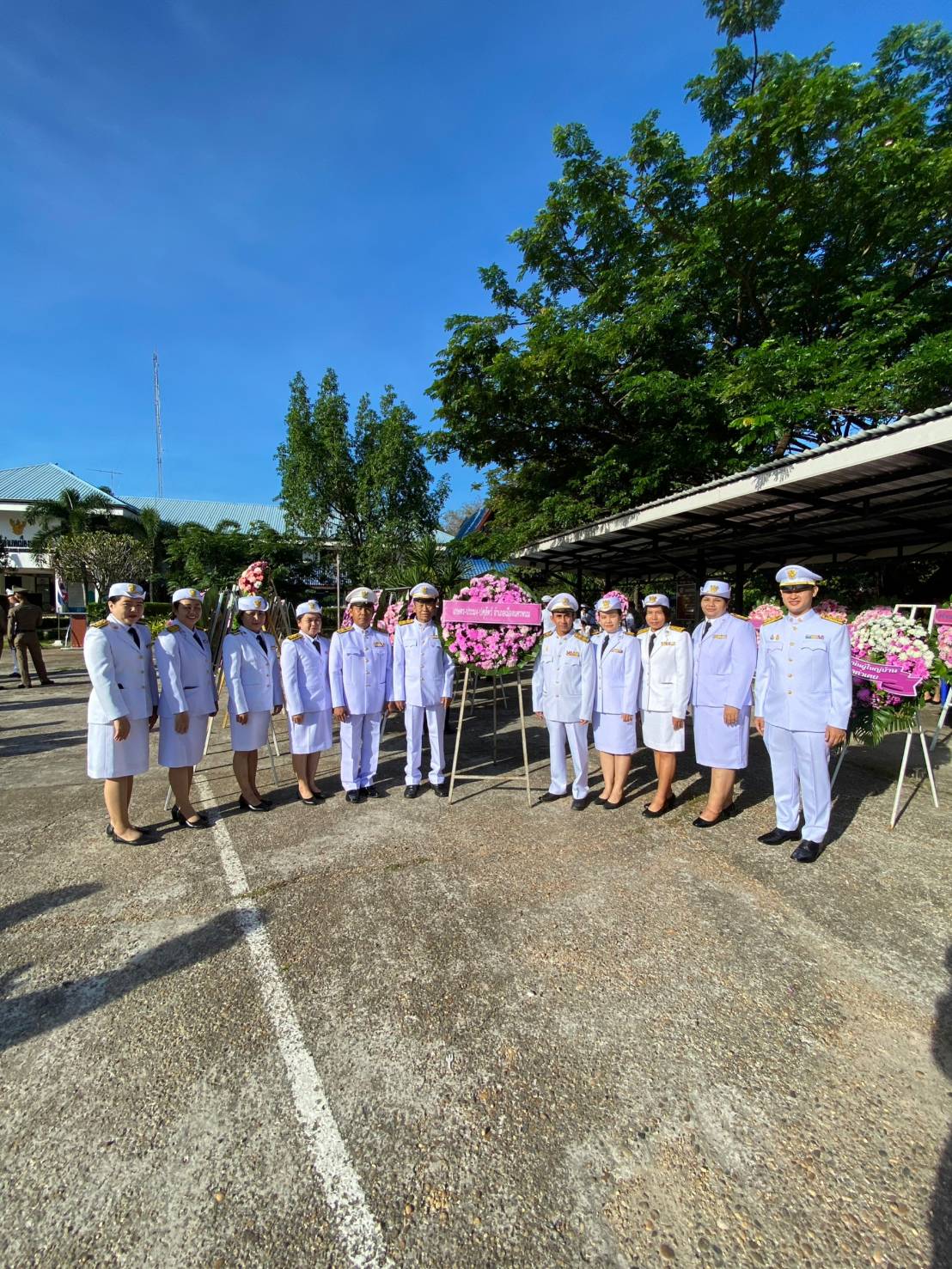 ร่วมกิจกรรมน้อมรำลึก และวางพวงมาลาร่วมกับหน่วยงานสังกัดกระทรวงเกษตร เนื่องในวันคล้ายวันสวรรคตพระบาทสมเด็จพระจุลจอมเกล้าเจ้าอยู่หัวณ พระบรมราชานุสาวรีย์พระบาทสมเด็จพระจุลจอมเกล้าเจ้าอยู่หัว..คลิก