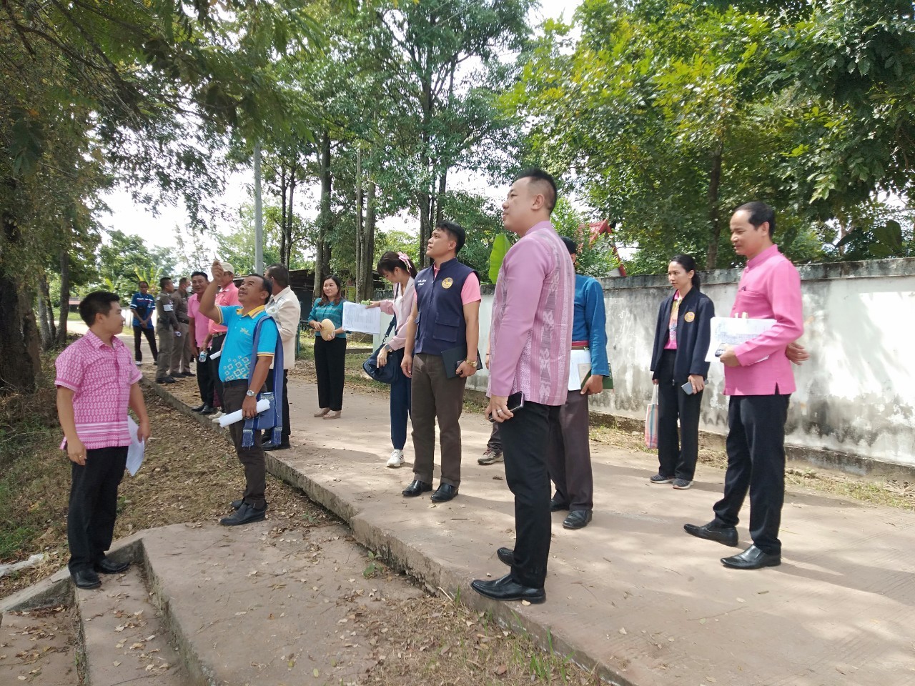 นายสมภาร วังคีรี  ประมงอำเภอเมืองหนองบัวลำภู ร่วมประชุมติดตามความคืบหน้าในการเตรียมความพร้อมเตรียมสถานที่ในการจัดกิจกรรม จังหวัดเคลื่อนที่ พอ.สว.ที่โรงเรียนบ้านห้วยไร่ ประจำปีงบประมาณ พ.ศ.2566 ณ  โรงเรียนบ้านห้วยไร่ หมู่ 9 ต.โนนขมิ้น อ.เมืองหนองบัวลำภู..คลิก
