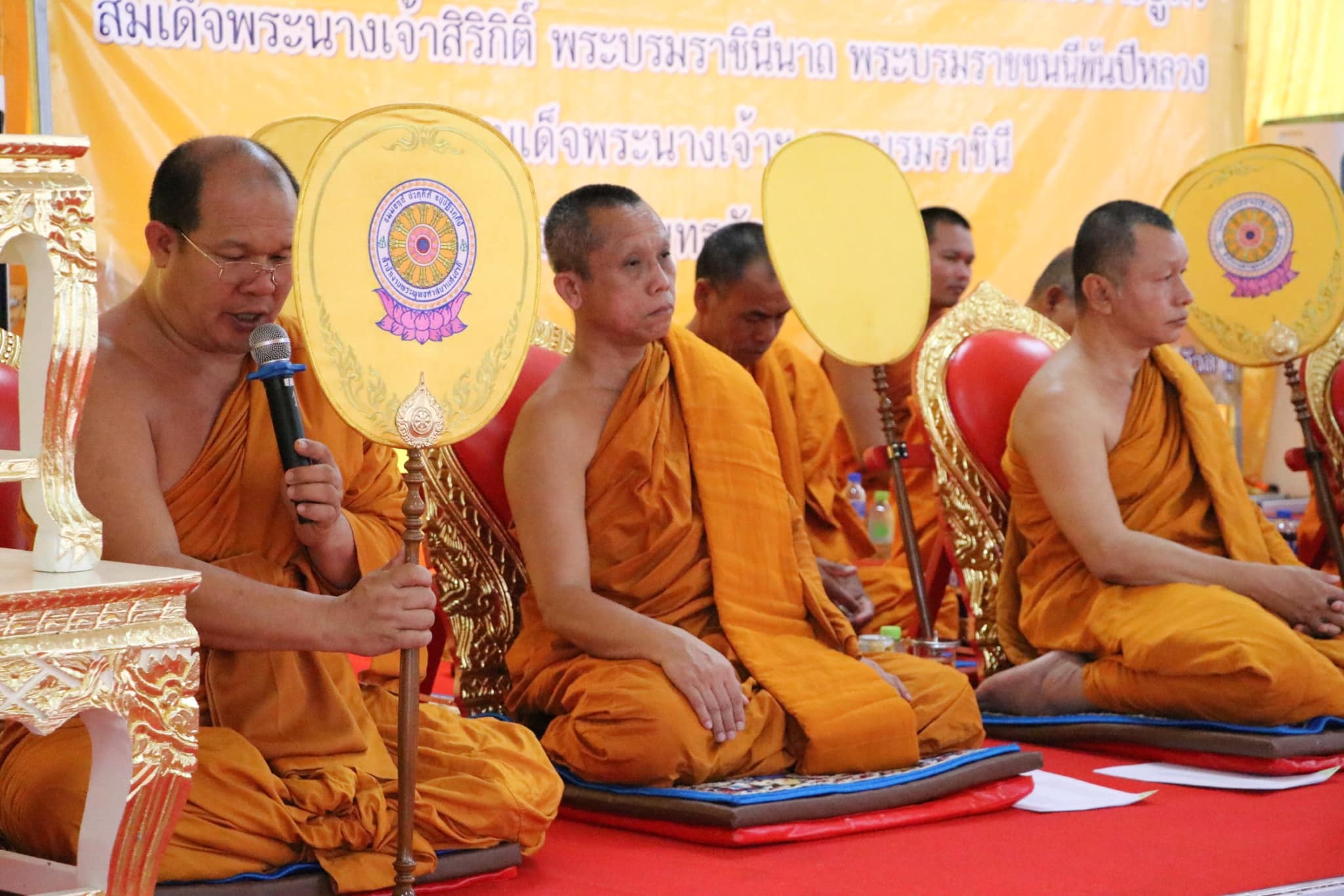 นายบุญหลาย กุลนารัตน์ ประมงจังหวัดหนองบัวลำภู มอบหมาย นายสมสมจิตร์ พงษ์ภุมมา หัวหน้ากลุ่มบริหารและจัดการประมงพร้อมด้วยนางสาวสุทารัตน์ มาธิสุทธิ์ เจ้าหน้าที่ธุรการ ร่วมพิธีเจริญพระพุทธมนต์เฉลิมพระเกียรติพระบาทสมเด็จพระเจ้าอยู่หัว สมเด็จพระนางเจ้าสิริกิติ์ พระบรมราชินีนาถ พระบรมราชชนนีพันปีหลวง และสมเด็จพระนางเจ้าฯ พระบรมราชินี..คลิก