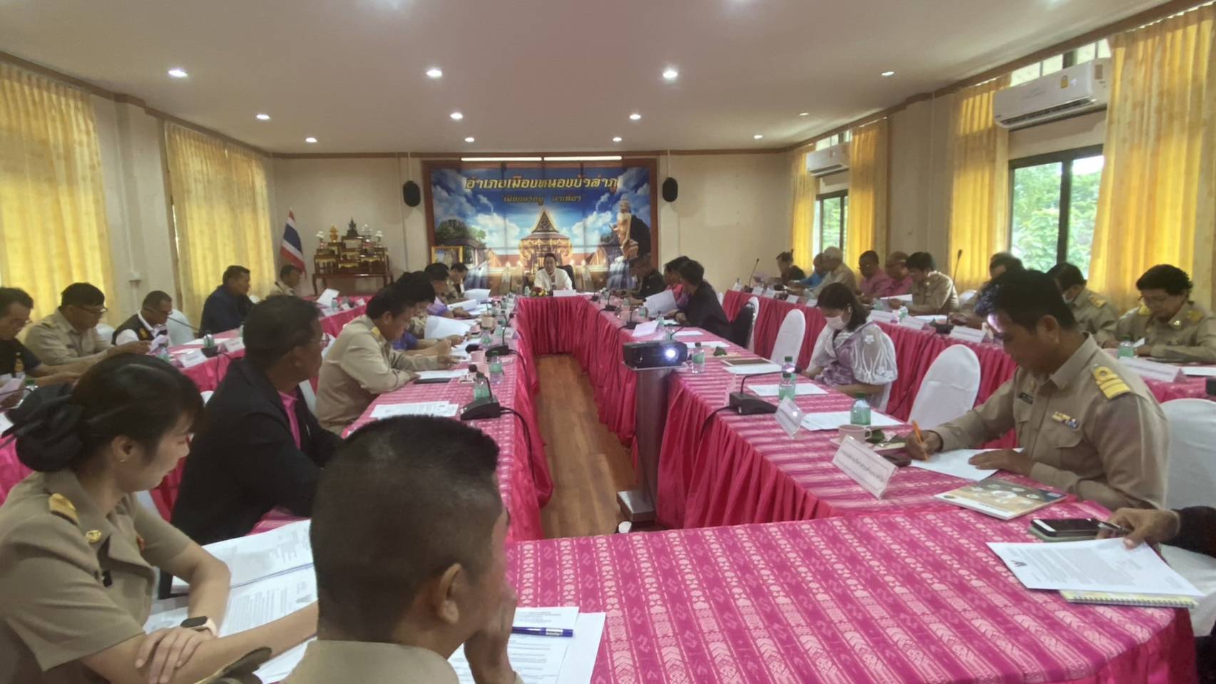 นายสมภาร วังคีรี ประมงอำเภอเมืองหนองบัวลำภู ร่วมประชุมหัวหน้าส่วนราชการ หัวหน้าหน่วยงานรัฐวิสาหกิจ นายกเทศมนตรี นายกองค์การบริหารส่วนตำบล กำนัน อำเภอเมืองหนองบัวลำภู ประจำเดือนพฤศจิกายน ครั้งที่ 11/2566 ณ ห้องประชุมนครเขื่อนขันธ์ ชั้น 2 อำเภอเมืองหนองบัวลำภู..คลิก