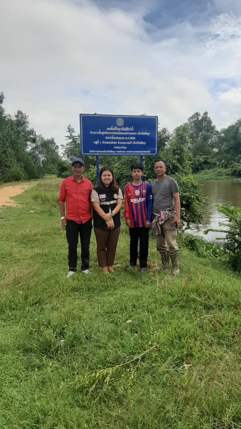 ประมงอำเภอบางแก้ว ลงพื้นที่ดำเนินงานเขตพื้นที่รักษาพันธุ์สัตว์น้ำ  โครงการฟื้นฟูทรัพยากรประมงในทะเลสาบสงขลา  ณ บ้านหาดไข่เต่า หมู่ที่ 1 ตำบลนาปะขอ  อำเภอบางแก้ว จังหวัดพัทลุง..คลิก