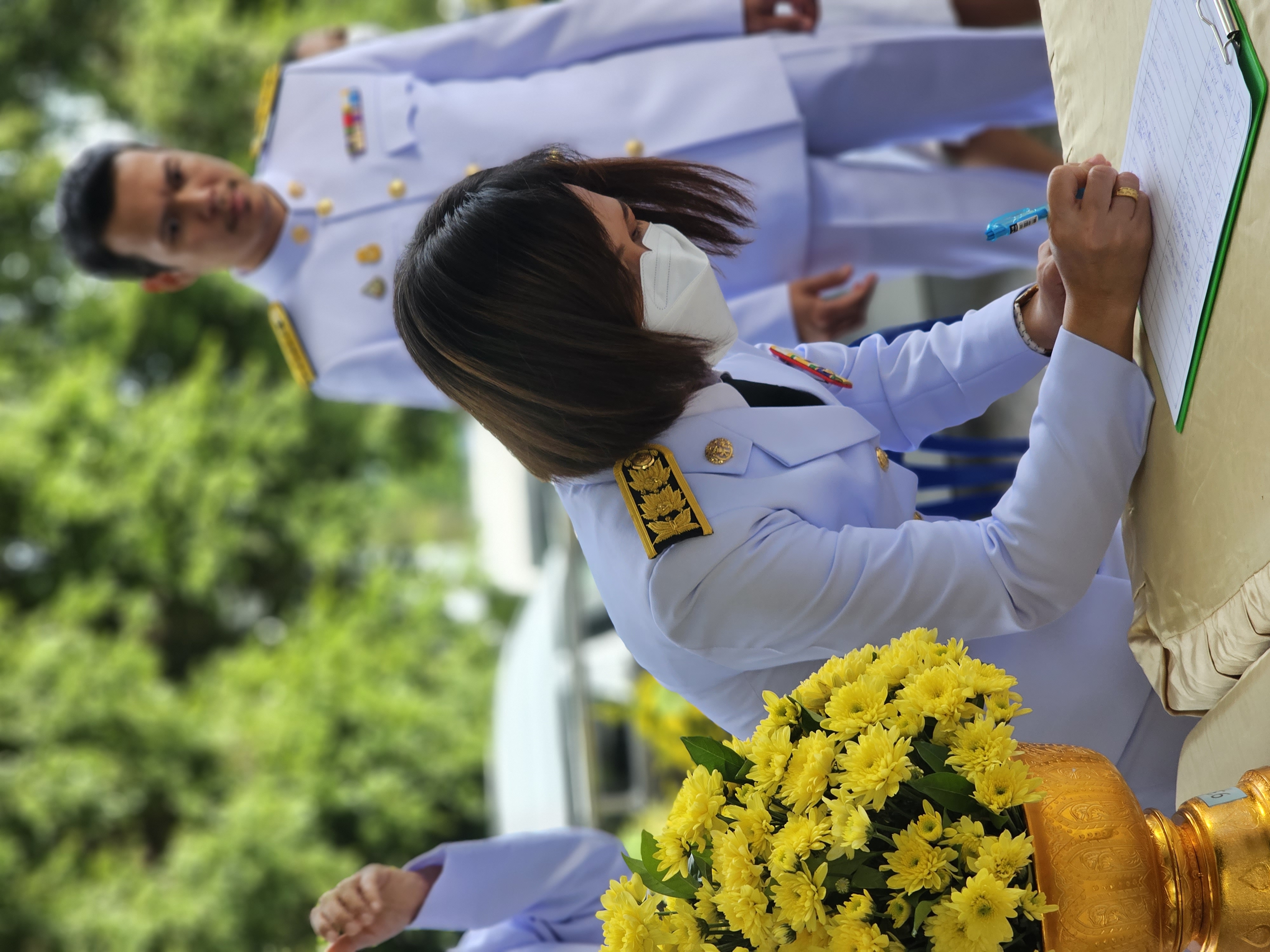 วันอังคารที่ 14 พฤศจิกายน 2566 เวลา 08.00 น. นายธเนศ ศรีถกล พร้อมเจ้าหน้าที่ศูนย์ฯ ร่วมพิธีวางพานพุ่มดอกไม้สดถวายราชสักการะ  พระบาทสมเด็จพระบรมชนกาธิเบศร มหาภูมิพลอดุลยเดชมหาราช บรมนาถบพิตร เนื่องใน “วันพระบิดาแห่งฝนหลวง” ประจำปี 2566 ณ หอประชุมจังหวัดสงขลา ศาลากลางจังหวัดสงขลา อำเภอเมือง จังหวัดสงขลา..คลิก