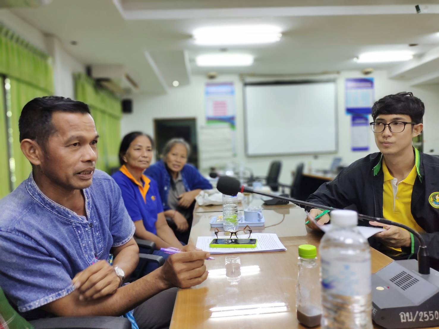 ประมงอุบล นำเกษตรกรเข้ารับการสัมภาษณ์ผู้เข้าร่วมโครงการติดตามประเมินผลนโยบายรัฐบาล : โครงการศูนย์การเรียนรู้การเพิ่มประสิทธิการผลิตสินค้าเกษตร..คลิก