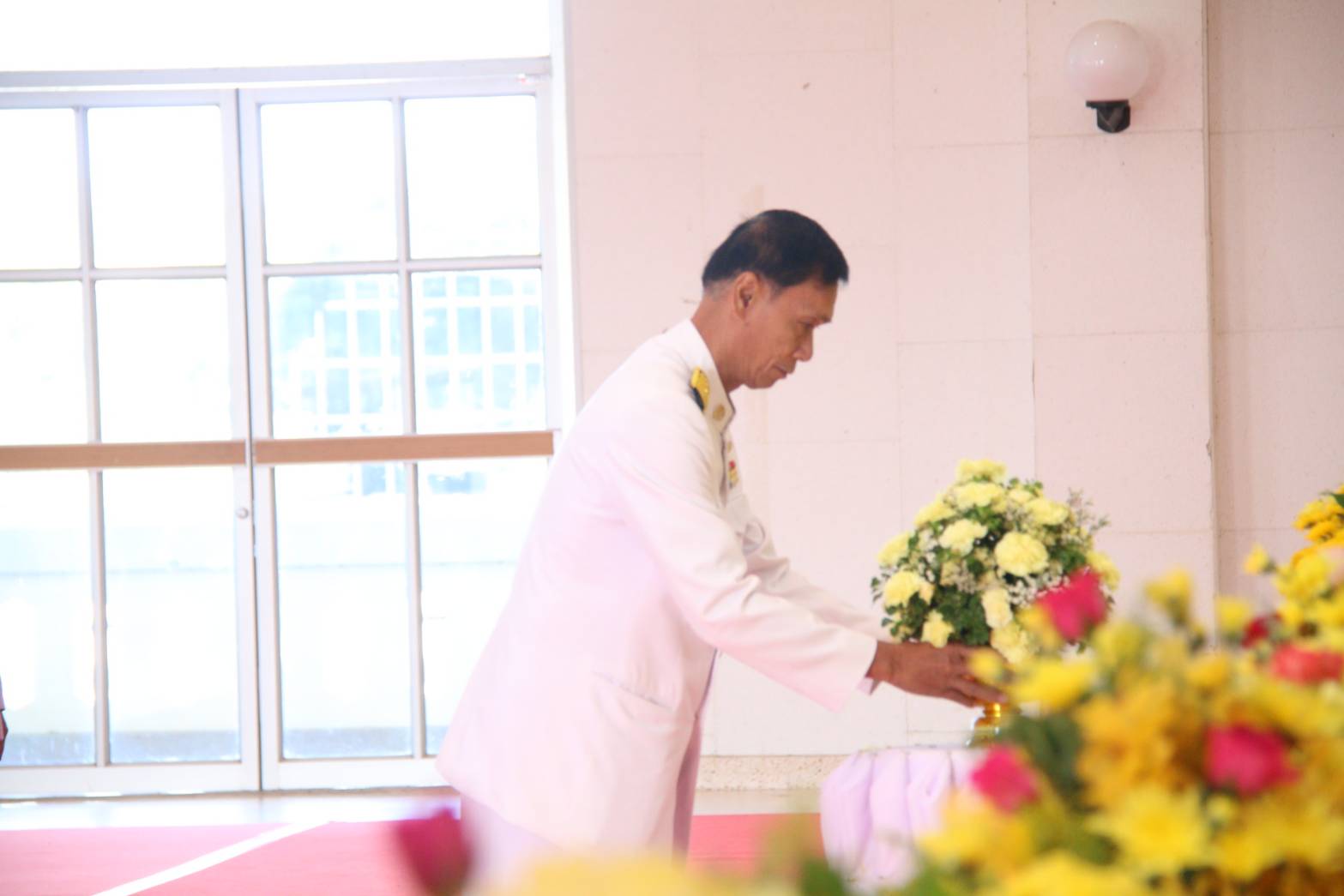 ประมงอุบลฯ ร่วมพิธีถวายราชสักการะวางพานพุ่มดอกไม้สด น้อมรำลึกในพระมหากรุณาธิคุณพระบิดาแห่งฝนหลวง..คลิก