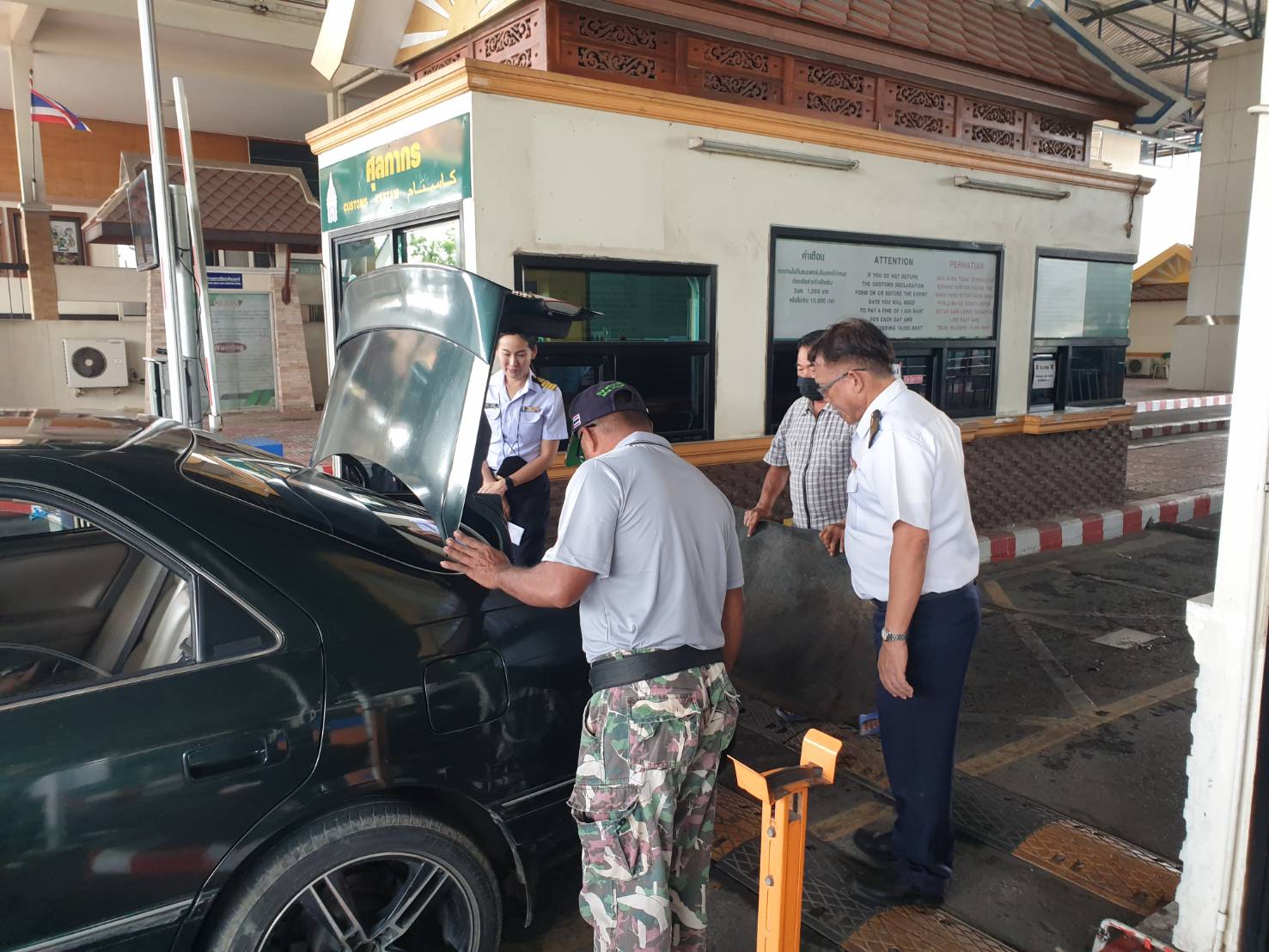 ภารกิจตรวจลักลอบกานำเข้าสินค้าสัตว์น้ำและสินค้าเกษตร ณ ด่านศุลกากรปาดังเบซาร์ และด่านศุลการกรบ้านประกอบ..คลิก