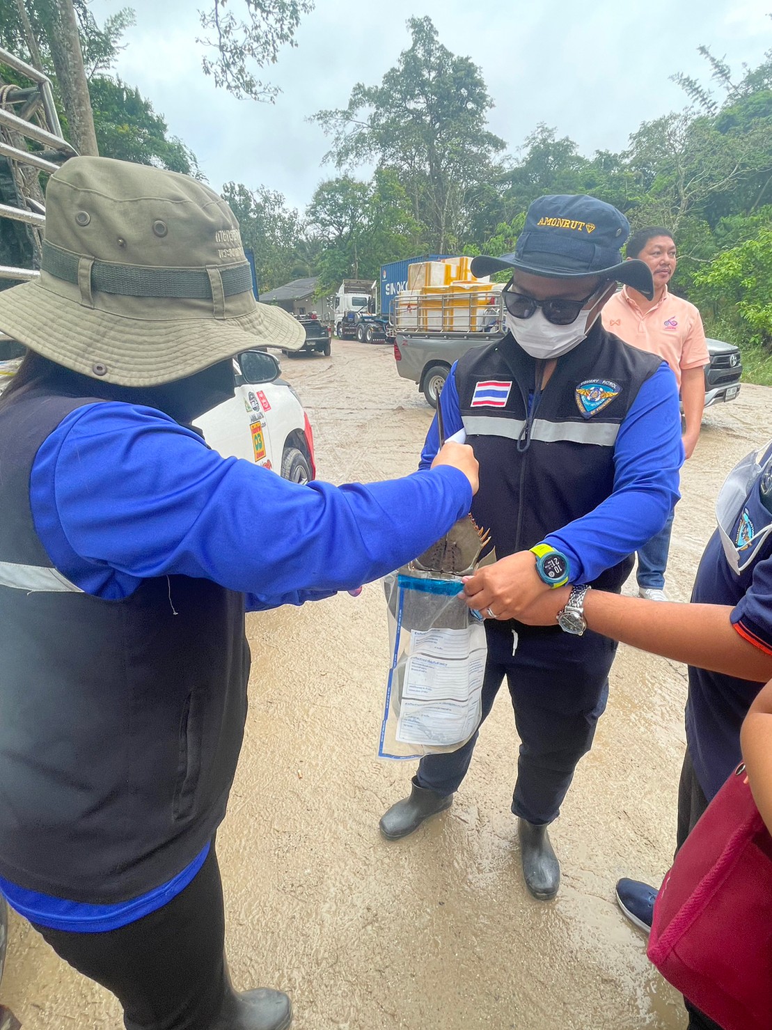 เจ้าหน้าที่กลุ่มควบคุมวัตถุอันตรายและการค้าปัจจัยการผลิต ลงพื้นที่จังหวัดประจวบคีรีขันธ์..คลิก