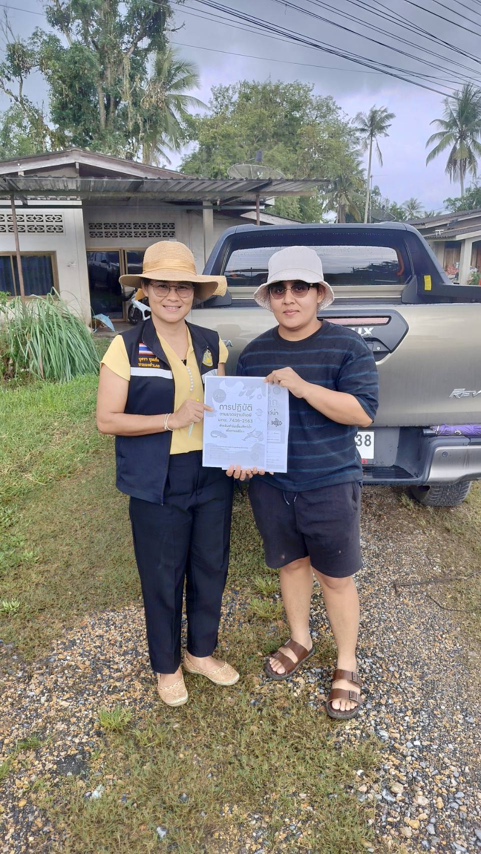 ประมงอำเภอป่าบอน ตรวจสอบฟาร์มเพาะเลี้ยงกบ พร้อมให้คำแนะนำในการเพาะเลี้ยงสัตว์น้ำ พื้นที่หมู่ที่ 1 ตำบลโคกทราย อำเภอป่าบอน และมอบคู่มือพร้อมสมุดบันทึกการปฏิบัติตามมาตรฐาน จีเอพี มกษ.7436-2563..คลิก