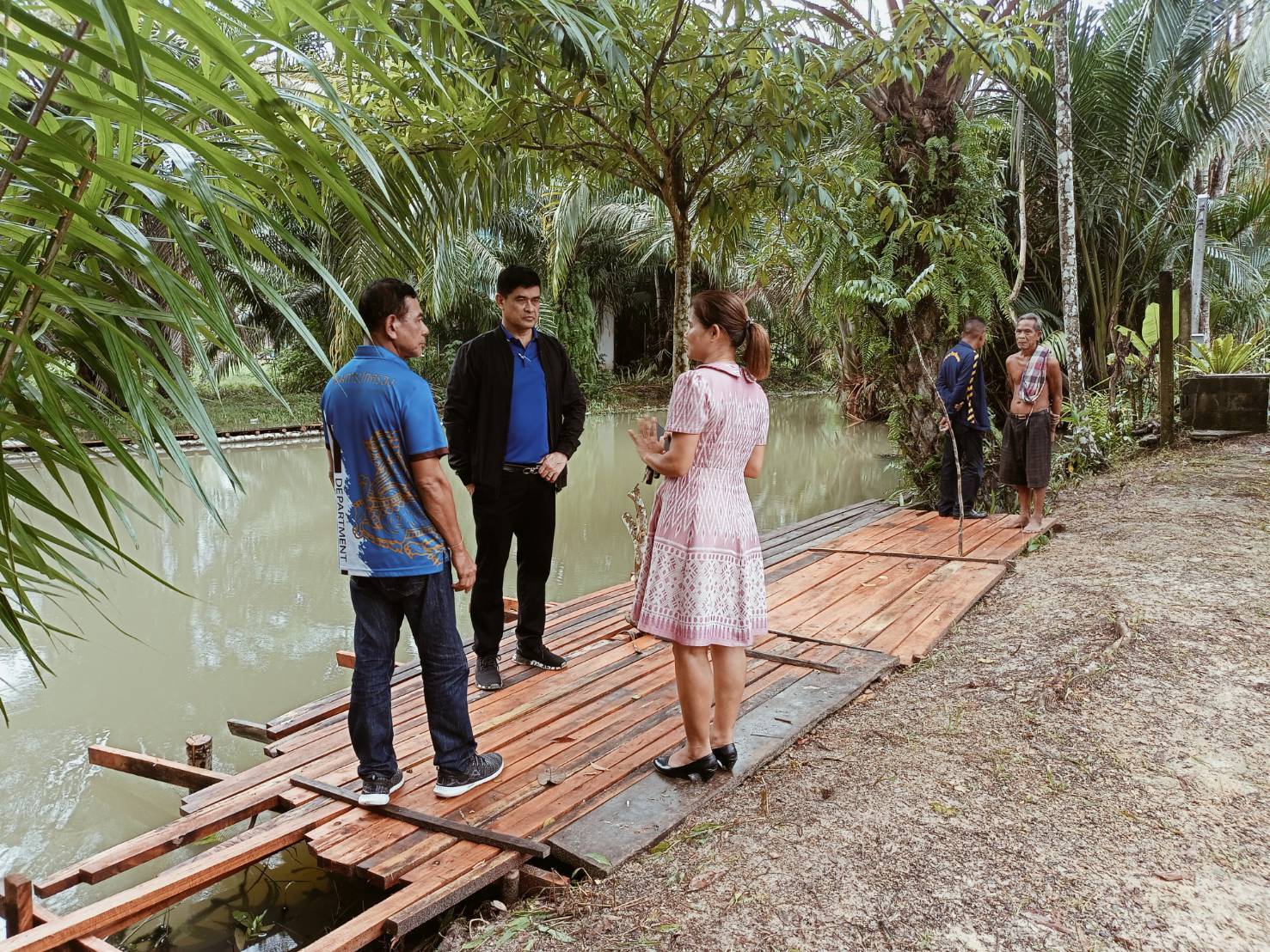 ประมงอำเภอป่าบอน ร่วมประชุมติดตามผลการดำเนินงานโครงการ หน่วยบำบัดทุกข์ บำรุงสุข สร้างรอยยิ้มให้ประชาชน ประจำปีงบประมาณ  พ.ศ. 2566 ณ ศาลาอเนกประสงค์ วัดหลักสิบ หมู่ที่ 5 ตำบลหนองธง  อำเภอป่าบอน พร้อมติดตามการเตรียมสถานที่ปล่อยพันธุ์ปลา  บริเวณหนองน้ำบ้านเกาะยูง..คลิก