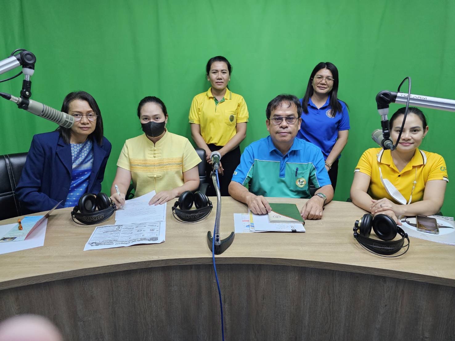 เข้าร่วมจัดรายการวิทยุ เพื่อประชาสัมพันธ์ภารกิจของสำนักงานประมงจังหวัดศรีสะเกษ ประเด็น “การขึ้นทะเบียนเกษตรกรผู้เพาะเลี้ยงสัตว์น้ำ(ทบ.1)..คลิก