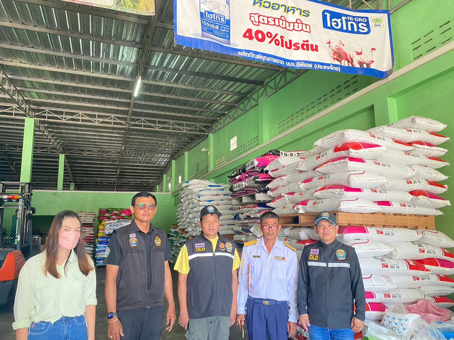 ร่วมกับเจ้าหน้าที่สำนักงานปศุสัตว์อำเภอราษีไศล บูรณาการตรวจร้านค้าปัจจัยการผลิตในเขต ต.เมืองคง อ.ราษีไศล..คลิก