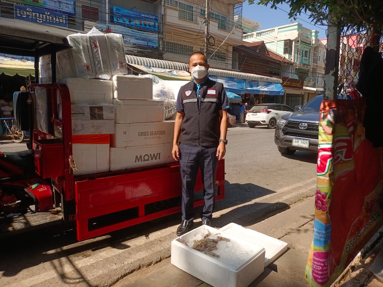 เจ้าหน้าที่ศูนย์บริหารจัดการด่านตรวจประมงเขต 1 (เชียงราย) ตรวจสอบสินค้าประมงส่งออกไปยังสาธารณรัฐประชาธิปไตยประชาชนลาว..คลิก