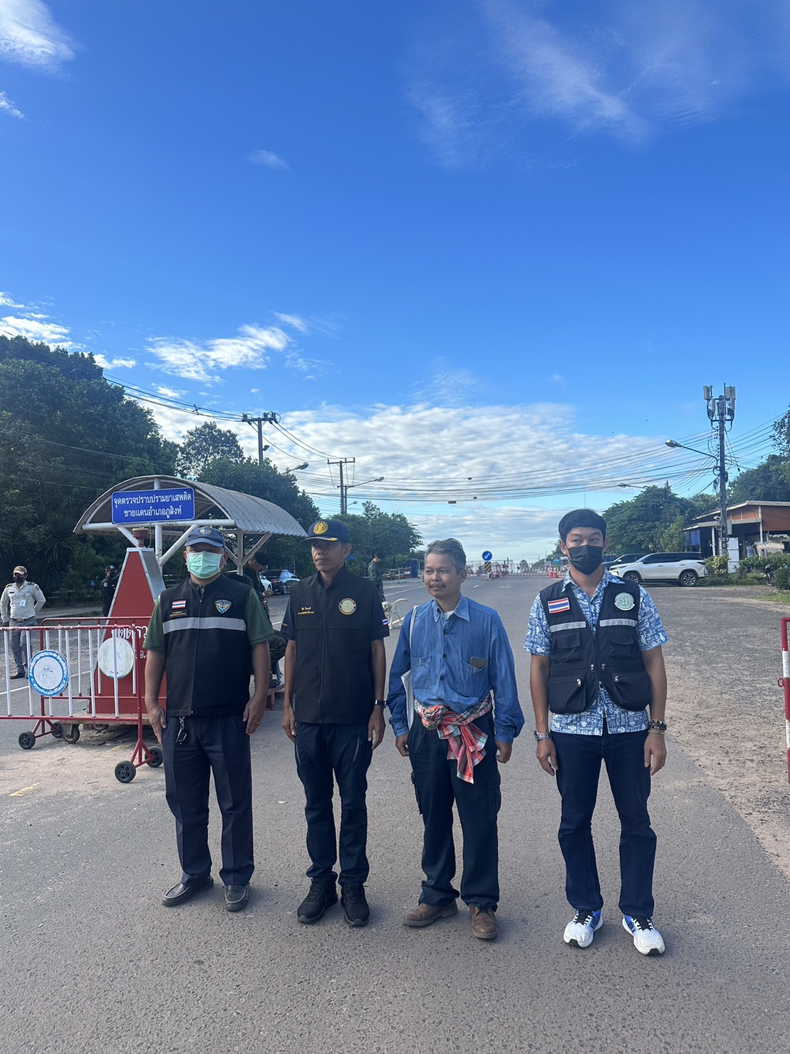 ตรวจเยี่ยมการปฏิบัติงานเกี่ยวกับการนำเข้าส่งออกสัตว์น้ำ และผลิตภัณฑ์ ณ จุดผ่านแดนช่องสะงำ..คลิก