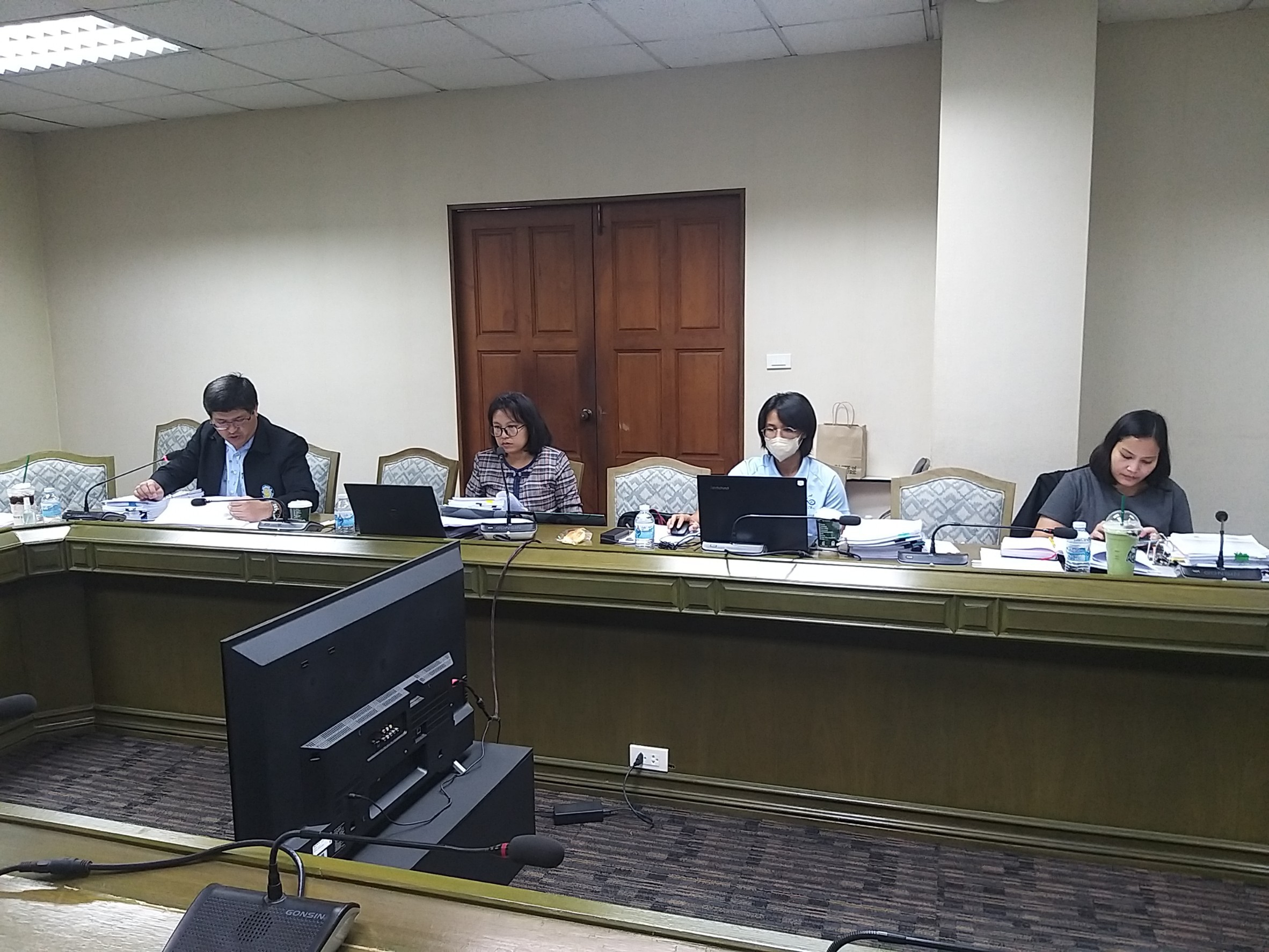 คณะทำงานฯ จัดประชุมขึ้นทะเบียนวัตถุอันตรายทางการประมง (8/2556)..คลิก
