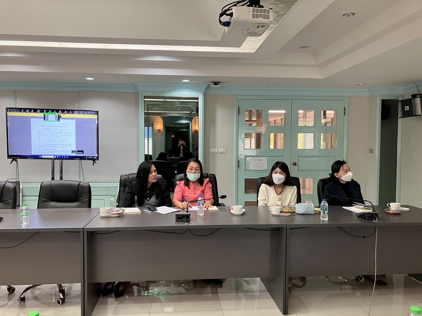 การประชุมเพื่อซักซัอมแนวทาง หลักเกณฑ์ และวิธีปฏิบัติในการขออนุมัติการเดินทางไปราชการต่างประเทศชั่วคราว..คลิก